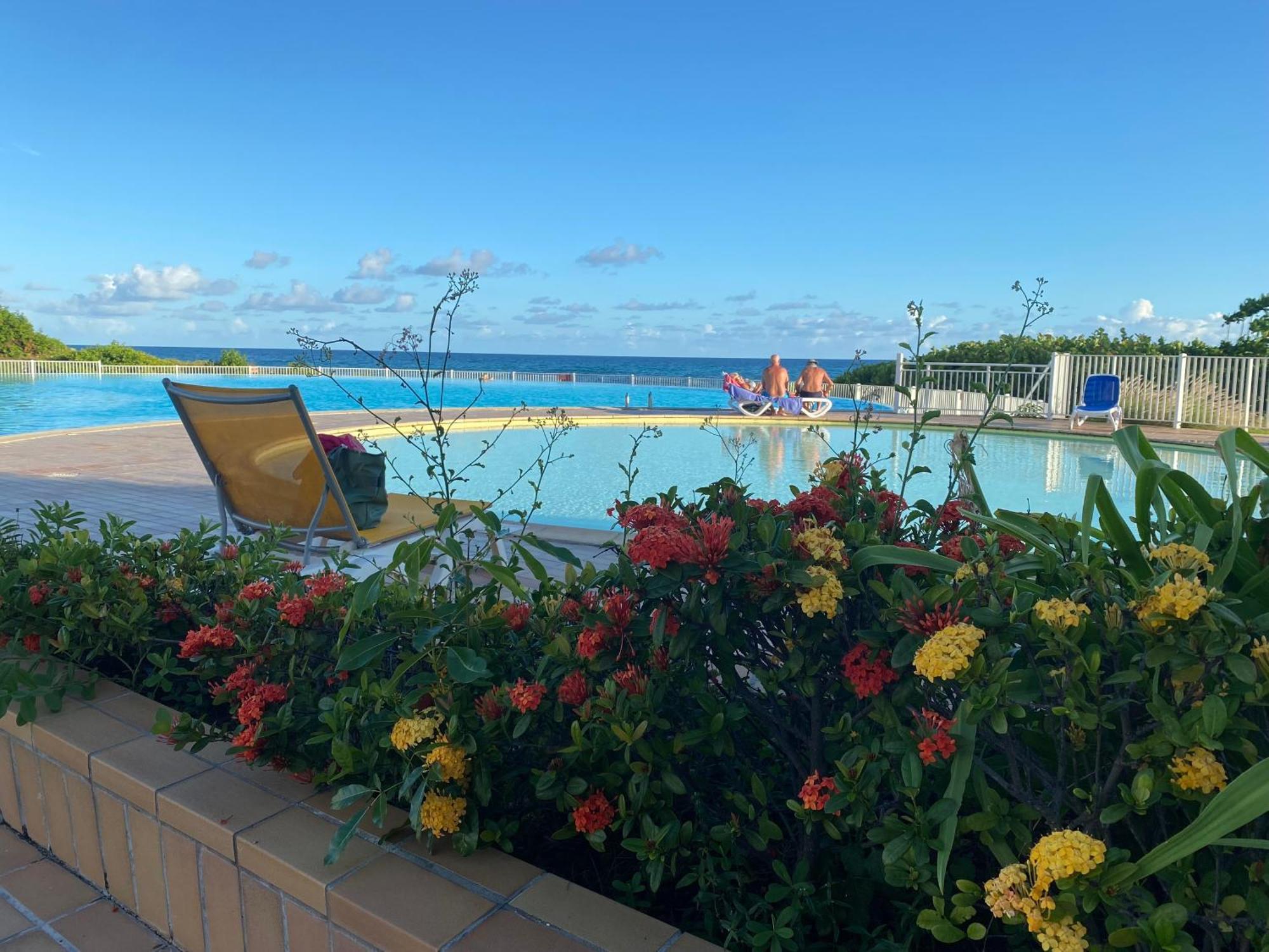 Ti Kaz Emeraude - Mer, soleil et sable fin, piscine et tennis Saint-Francois  Exterior foto
