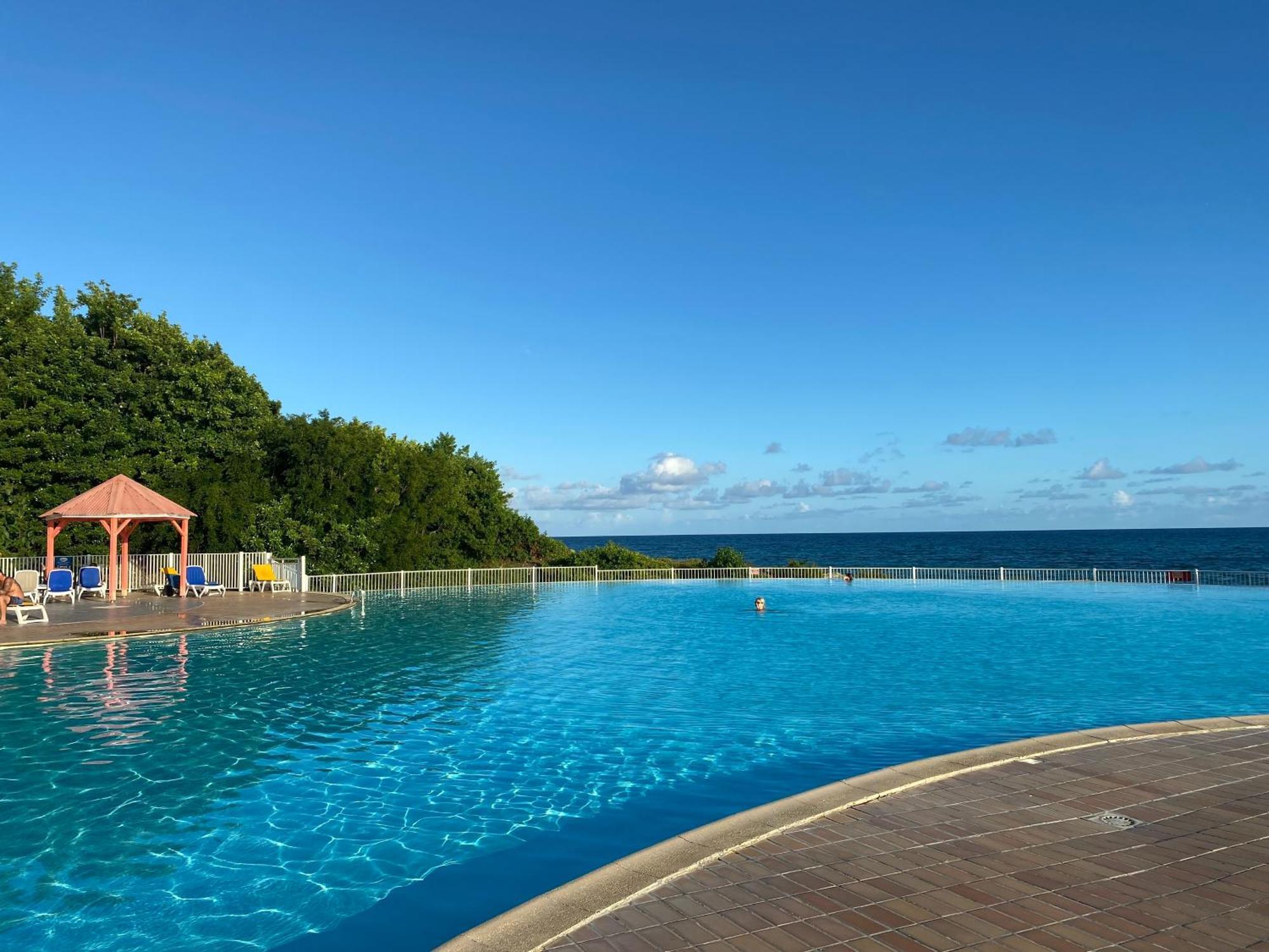 Ti Kaz Emeraude - Mer, soleil et sable fin, piscine et tennis Saint-Francois  Exterior foto